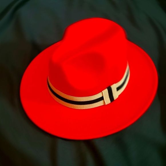 Fedora  - Picture 1 of 2